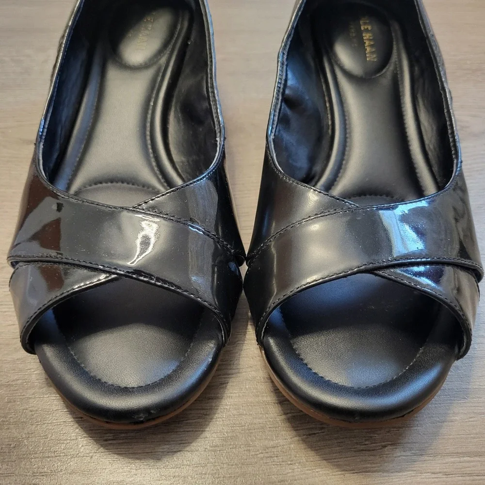 Cole Haan Grand.OS Womens Black Patent Leather Peep Toe Wedge Sandals Shoes 8.5